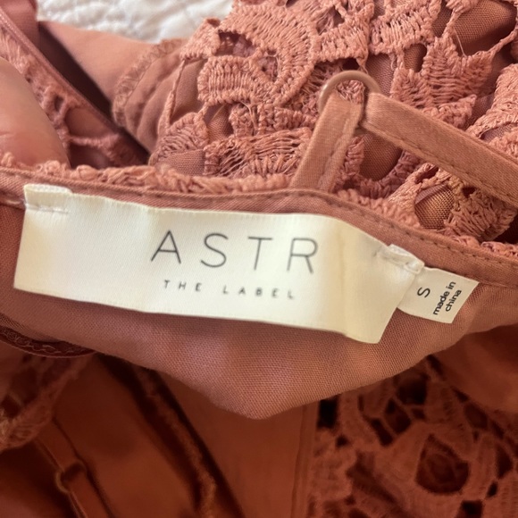 I ordered it for a Derby event. It was cold outside so I wore a different dress - Picture 2 of 2